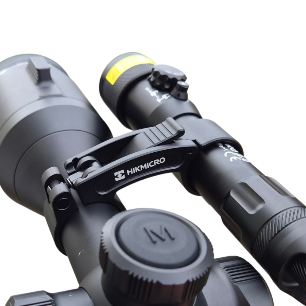 Hikmicro IR luktura stiprinājums uzstādīts uz 30mm optiskā tēmēkļa